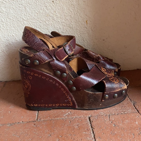 VINTAGE | Leather Sandals - Picture 2 of 9